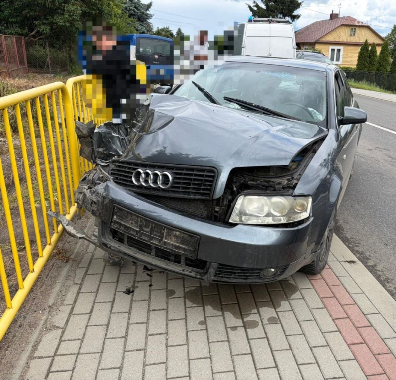 Zdarzenie z udziałem dwóch aut na DK79. Wprowadzono ruch wahadłowy