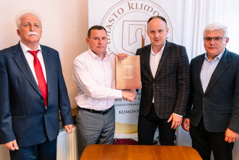Nowy chodnik przy DK9 w Klimontowie. Podpisano porozumienie w sprawie inwestycji