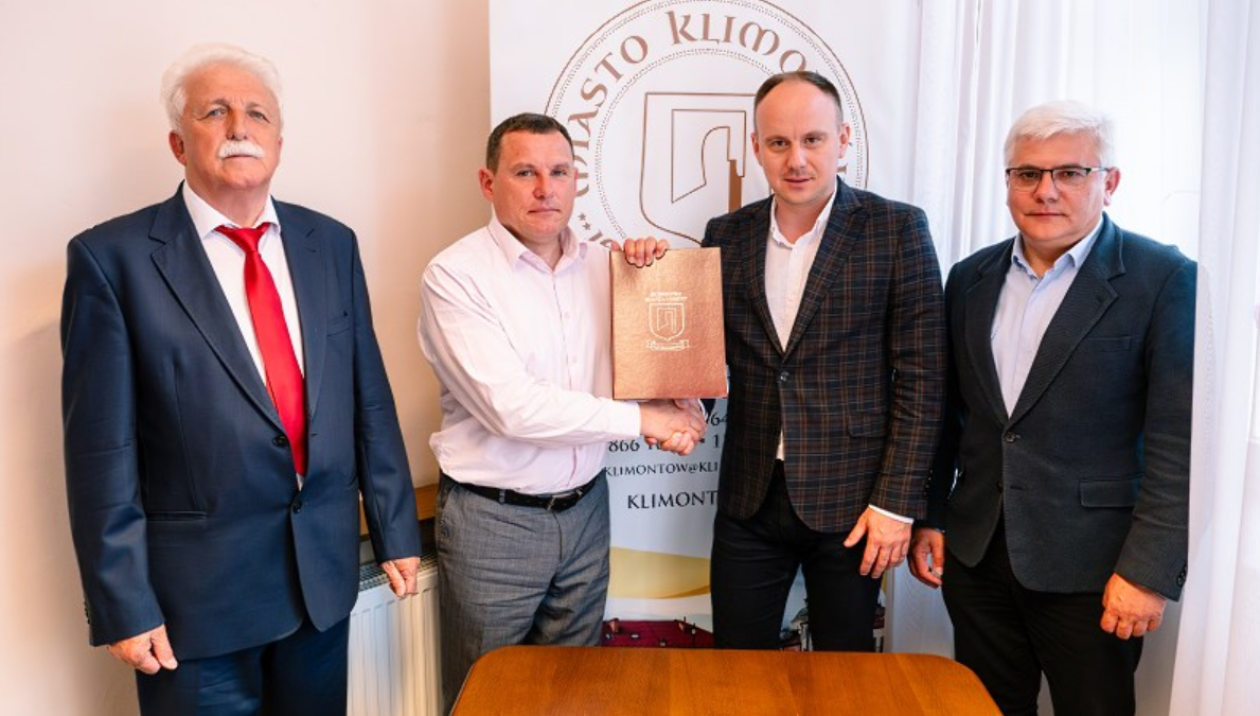 Nowy chodnik przy DK9 w Klimontowie. Podpisano porozumienie w sprawie inwestycji