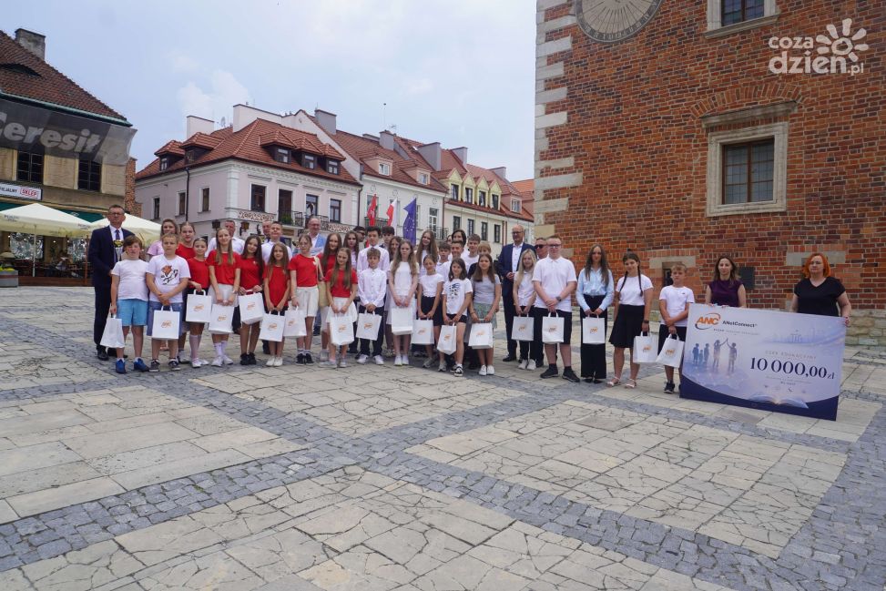 Sandomierz nagrodził sportowe i edukacyjne talenty. Uroczysta gala z udziałem uczniów i władz miasta