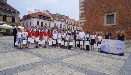 Sandomierz nagrodził sportowe i edukacyjne talenty. Uroczysta gala z udziałem uczniów i władz miasta