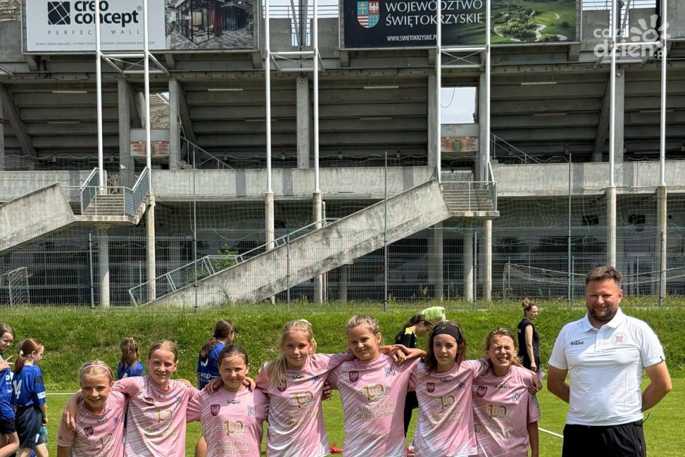 Orliczki starsze Akademii Piłkarskiej SKS Wisła Sandomierz triumfowały w Kielcach
