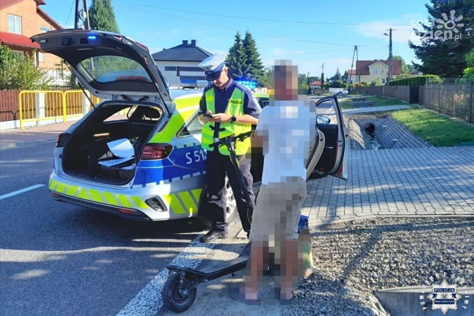 Zygzakiem przez drogę wojewódzką. 34-latek z blisko 2 promilami i 10-kilogramowym ładunkiem na hulajnodze