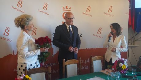 Burmistrz Sandomierza z absolutorium. Finanse rosną, ale demografia alarmuje