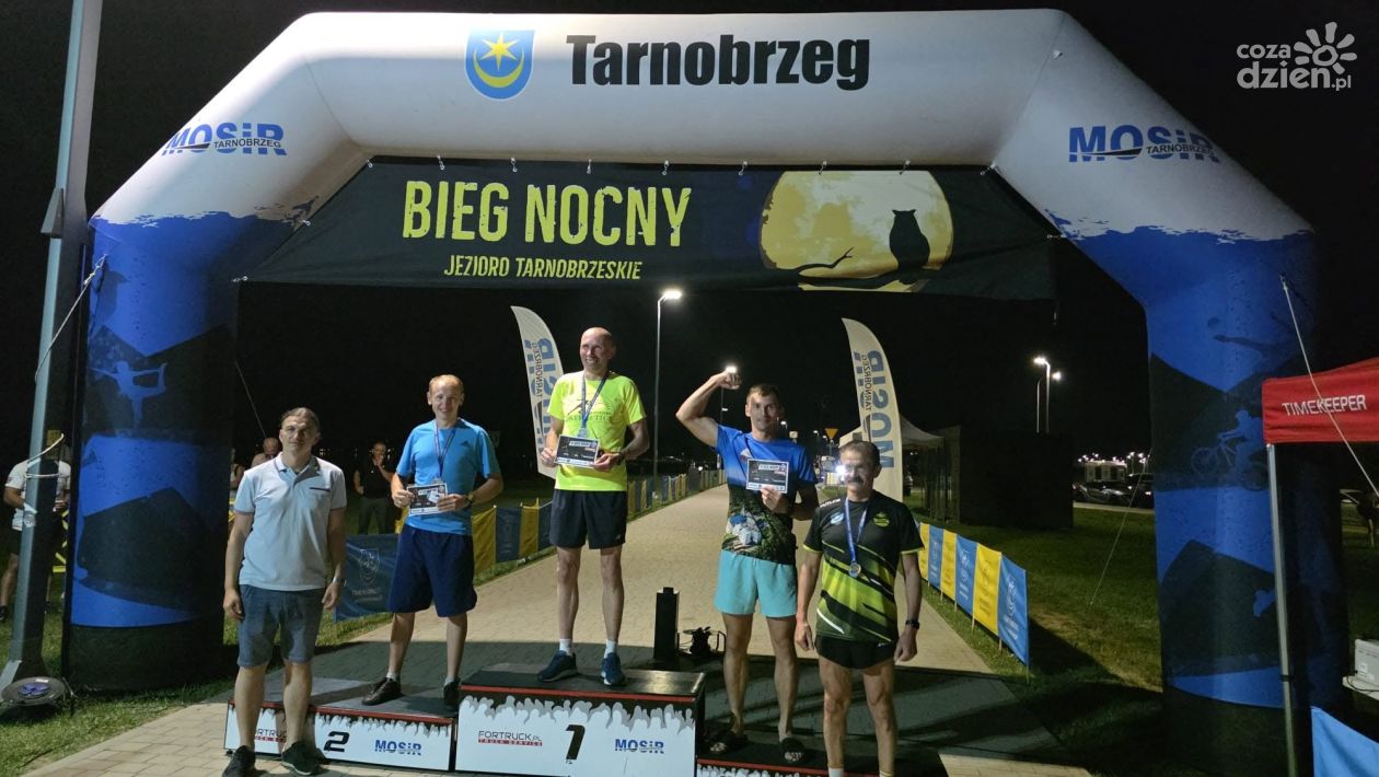 Rekordowa frekwencja i sportowe emocje nad Jeziorem Tarnobrzeskim podczas VI Biegu Nocnego