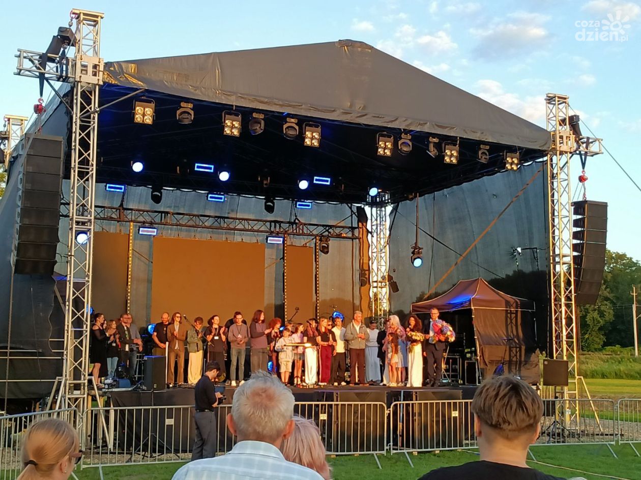 NieZwykły finał w Ćmielowie. Festiwal zakończył się koncertem Kasi Kowalskiej