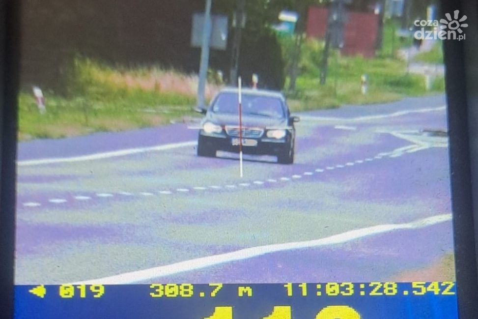 Pędził 113 km/h w terenie zabudowanym. Kierowca Mercedesa stracił prawo jazdy