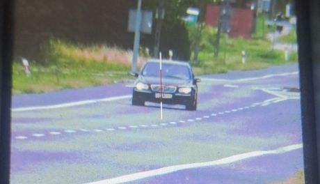Pędził 113 km/h w terenie zabudowanym. Kierowca Mercedesa stracił prawo jazdy