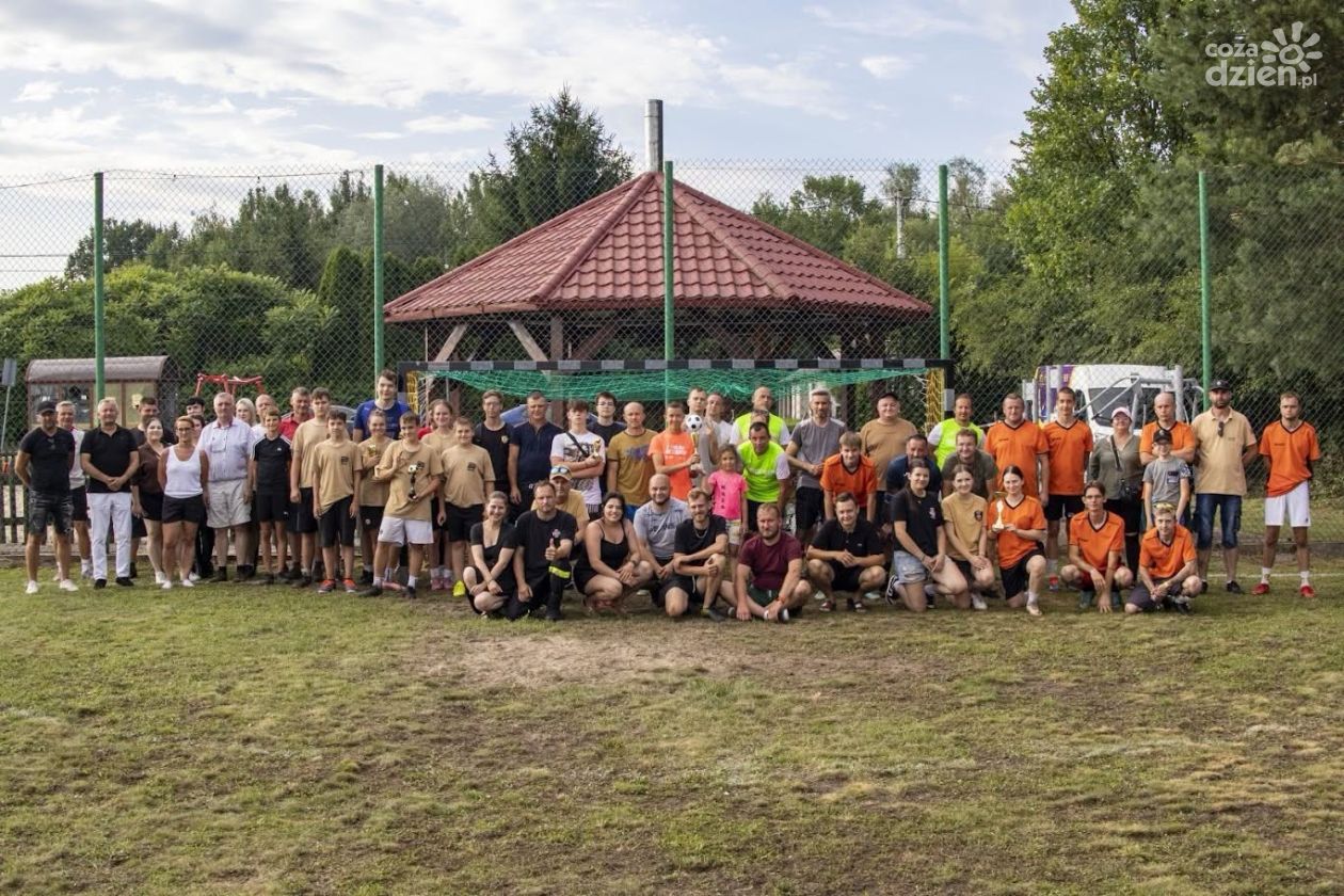 Piłkarski turniej strażaków w gminie Połaniec. Puchar pojechał do Turska Małego