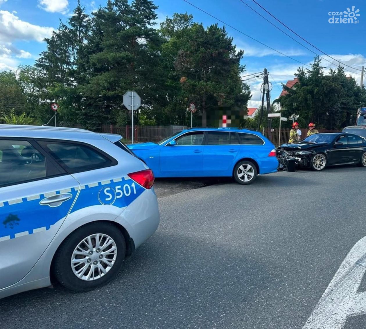 Zderzenie dwóch BMW na ul. Lwowskiej w Sandomierzu. Jedna osoba trafiła do szpitala