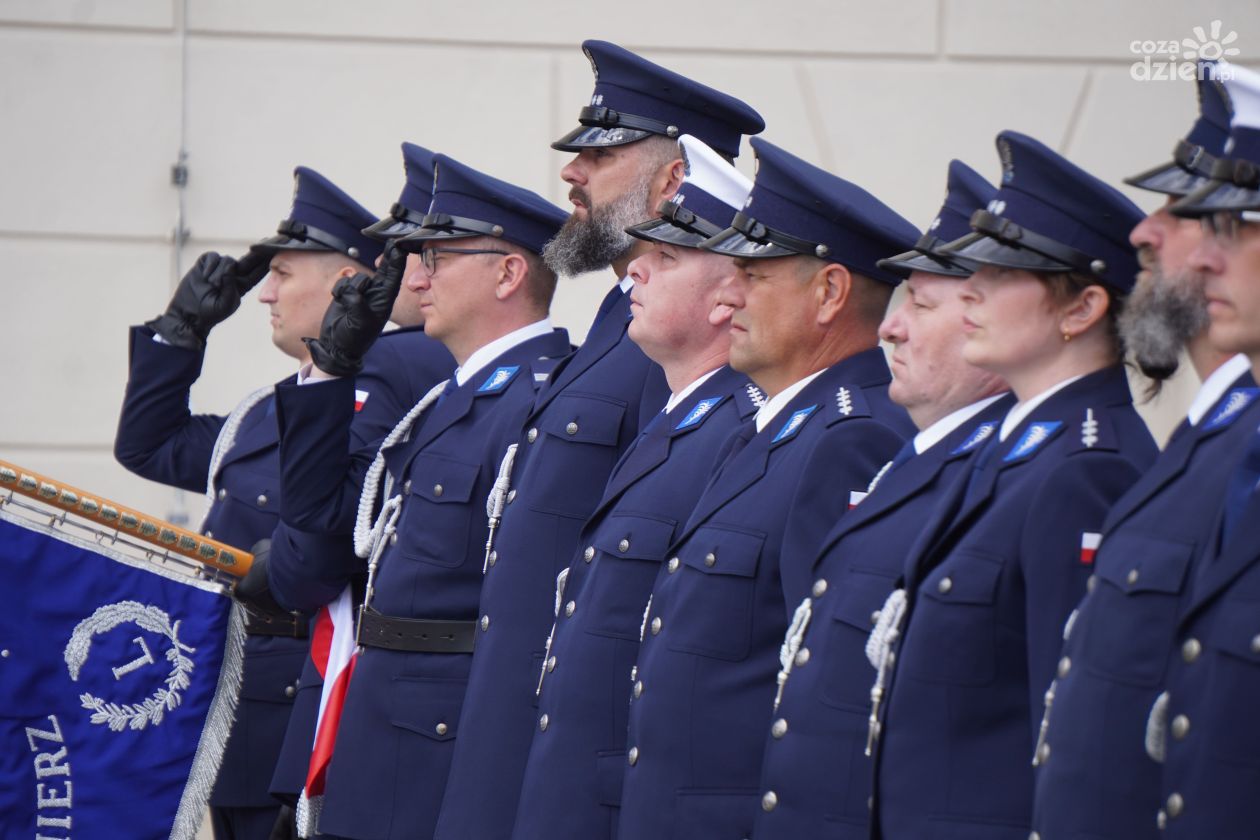 Awanse i wyróżnienia podczas Święta Policji w Sandomierzu