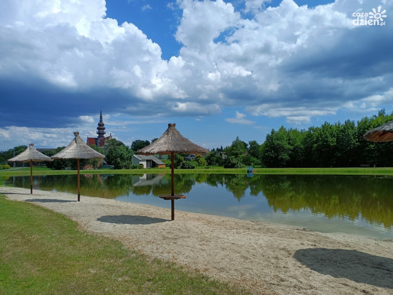 Zalew w Koprzywnicy zaprasza na wakacyjny wypoczynek. Kąpielisko już działa