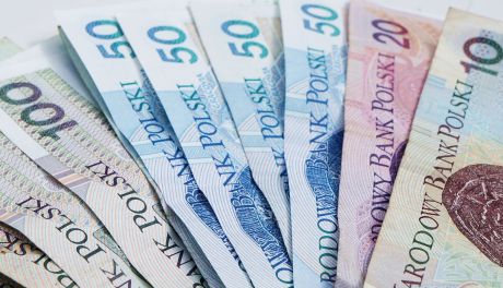 Emerytury i renty wypłacone wcześniej. ZUS podał terminy sierpniowych przelewów