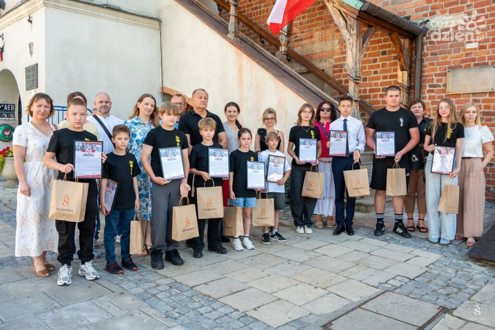 Karatecy z Sandomierza docenieni przez władze miasta za sportowe sukcesy