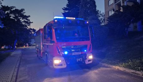 Pożar mieszkania przy ulicy Cieśli w Sandomierzu. Strażacy interweniowali wieczorem