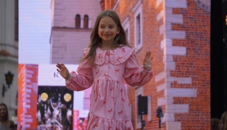 Od codzienności po haute couture. Moda opanowała Rynek w Sandomierzu (ZDJĘCIA)