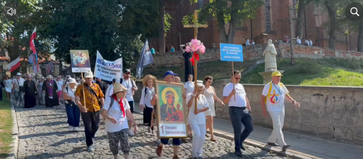 Około 200 pielgrzymów z Sandomierza ruszyło na Jasną Górę