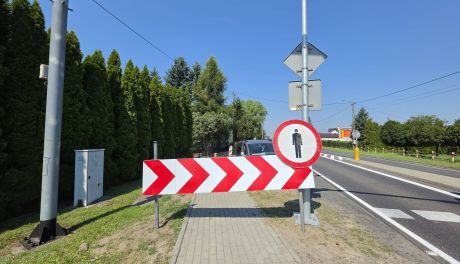 Rusza remont chodnika przy krajowej 77 w Gorzycach. Kierowcy i piesi muszą liczyć się z utrudnieniami