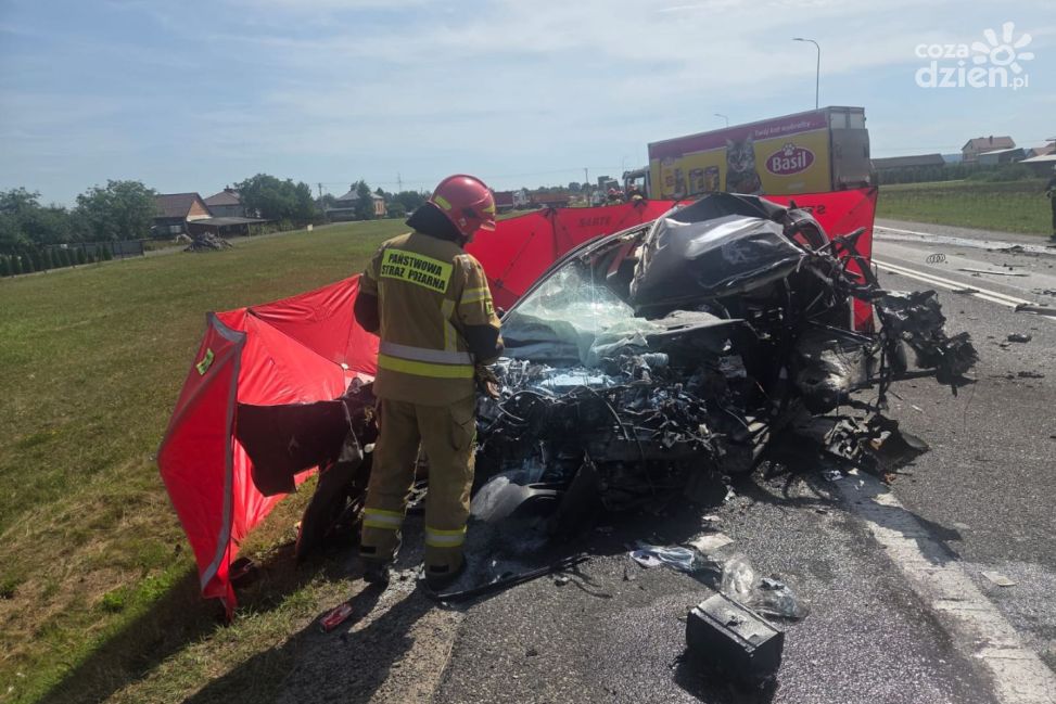 Śmiertelny wypadek na DK9. Zginął kierowca samochodu osobowego