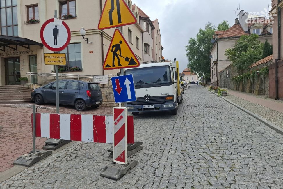 Rozpoczął się remont ulicy Żydowskiej w Sandomierzu. Utrudnienia potrwają do końca listopada