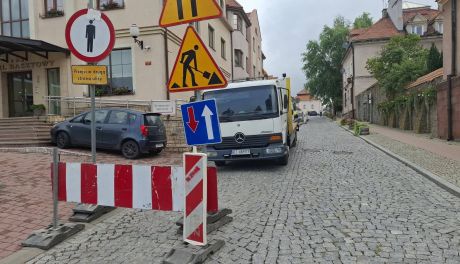 Rozpoczął się remont ulicy Żydowskiej w Sandomierzu. Utrudnienia potrwają do końca listopada