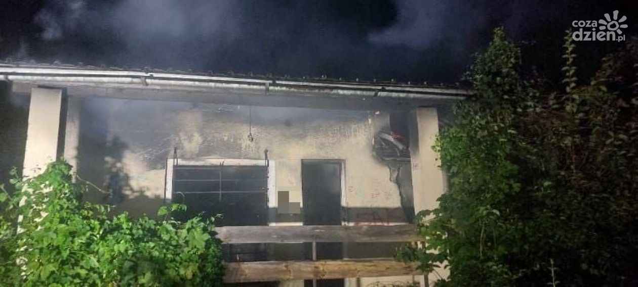Pożar pustostanu w Sandomierzu. Nocna akcja strażaków