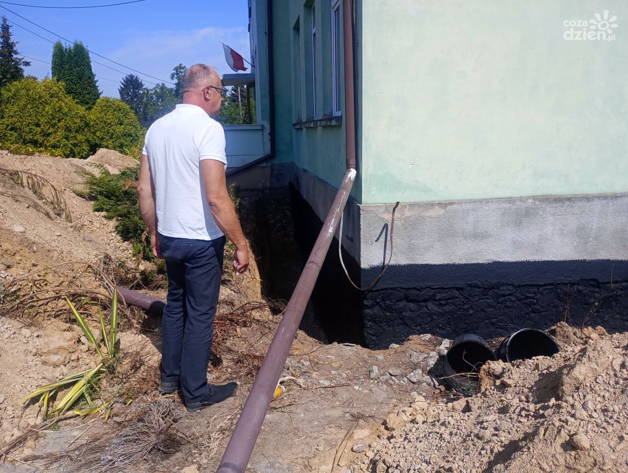 Szkoła Podstawowa w Łukawie przechodzi głęboką termomodernizację. Nowe ogrzewanie i fotowoltaika
