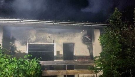 Pożar pustostanu w Sandomierzu. Nocna akcja strażaków