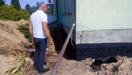 Szkoła Podstawowa w Łukawie przechodzi głęboką termomodernizację. Nowe ogrzewanie i fotowoltaika