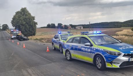 Samochód dachował w Nowej Wsi. 28-latka trafiła do szpitala