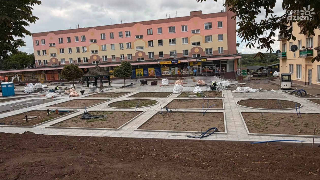 Rynek Duży w Zawichoście zmienia oblicze. Widać efekty przebudowy