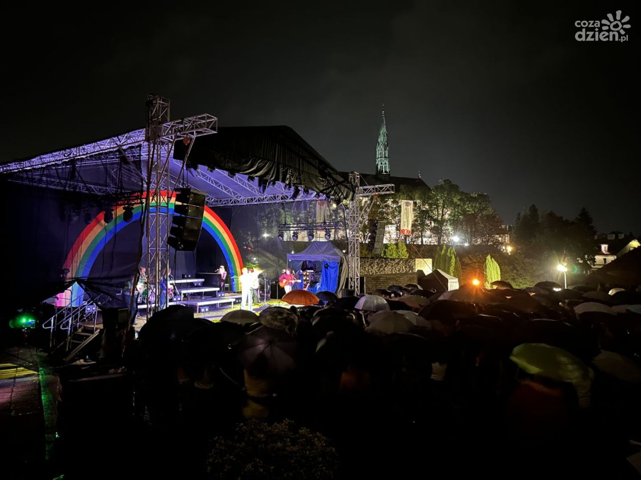 Ralph Kaminski wystąpił w Sandomierzu. Koncert przerwała burza. „Został ogromny niedosyt”