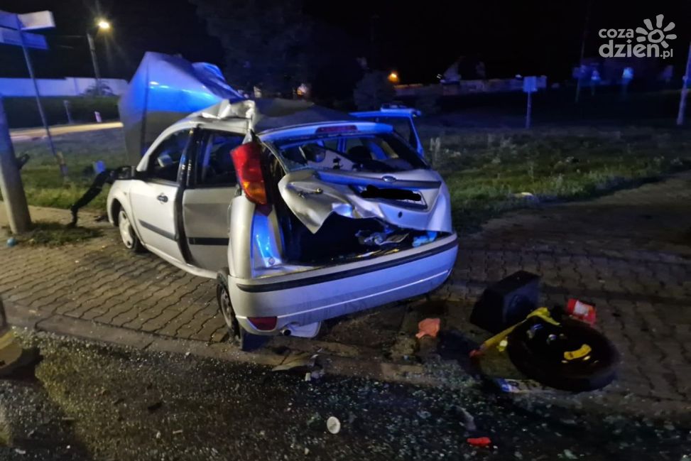 Zderzenie dwóch samochodów w Sandomierzu. Pięć osób trafiło do szpitali