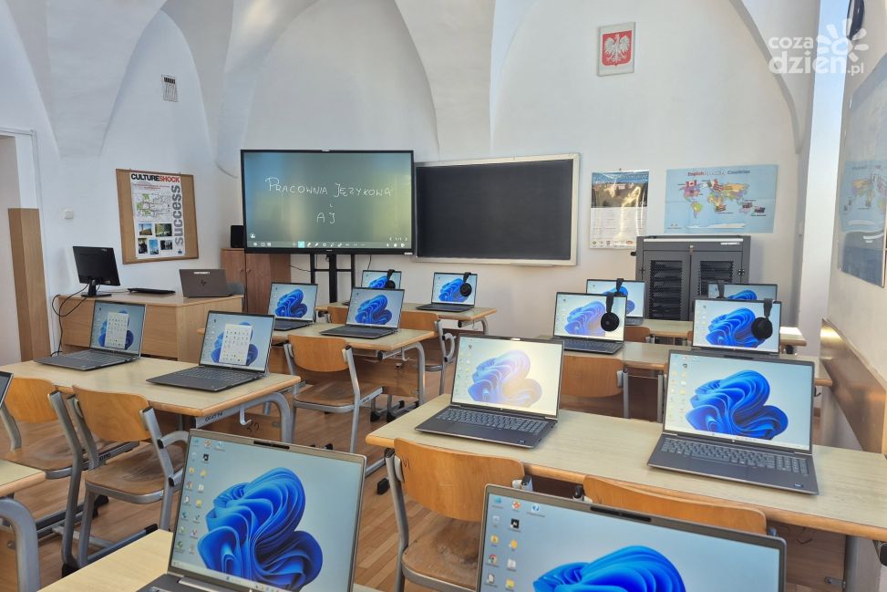 Nowa pracownia AI i językowa w Collegium Gostomianum. Uczniowie zyskali nowoczesną przestrzeń