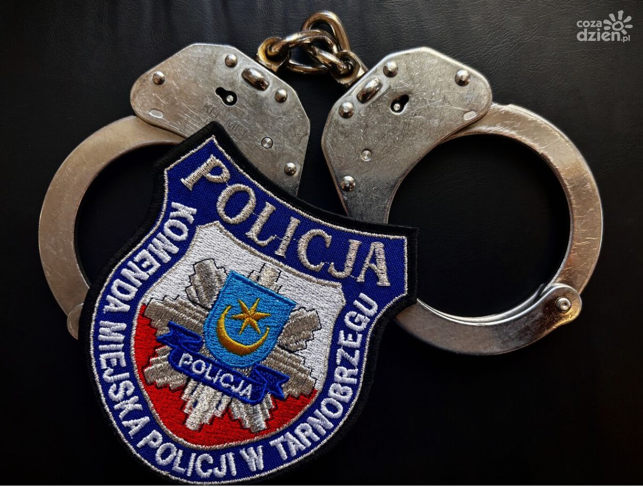 Ukradł 12 puszek alkoholu. Podczas legitymowania okazało się, że był poszukiwany
