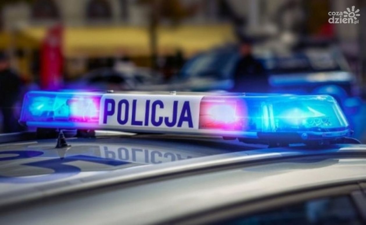 Chciał uniknąć kontroli, bo był pijany. Uciekał przed policją