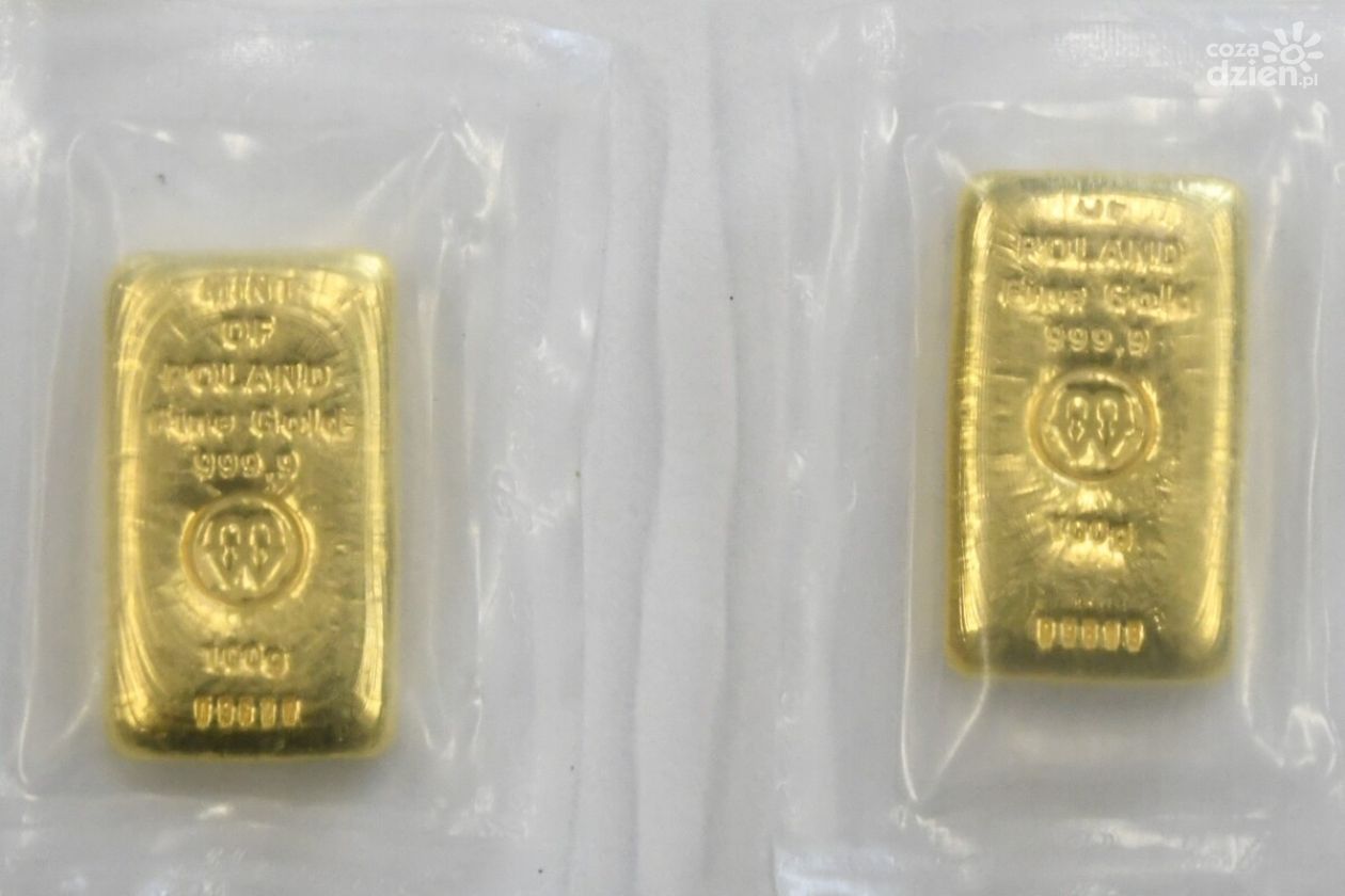 Włamali się do domu i ukradli złoto oraz biżuterię. Straty oszacowano na blisko 300 tysięcy złotych