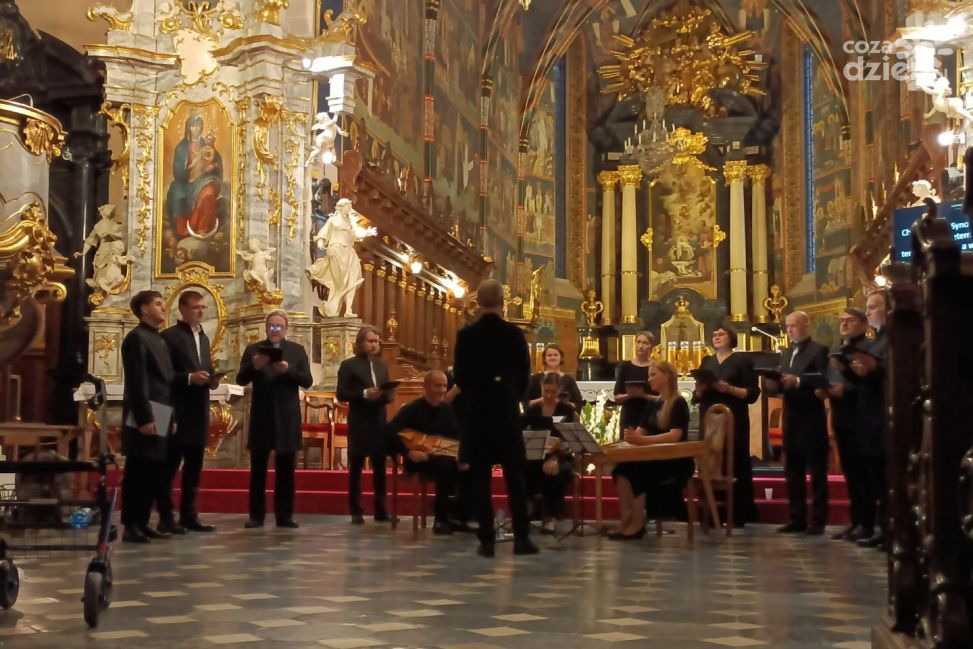 Muzyka, która prowadzi do transcendencji. Vox Clamantis wystąpił w Sandomierzu