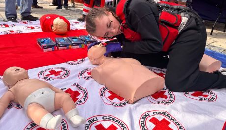 „Miasteczko Pierwszej Pomocy” na sandomierskim Rynku. Mieszkańcy mogli zdobyć praktyczne umiejętności