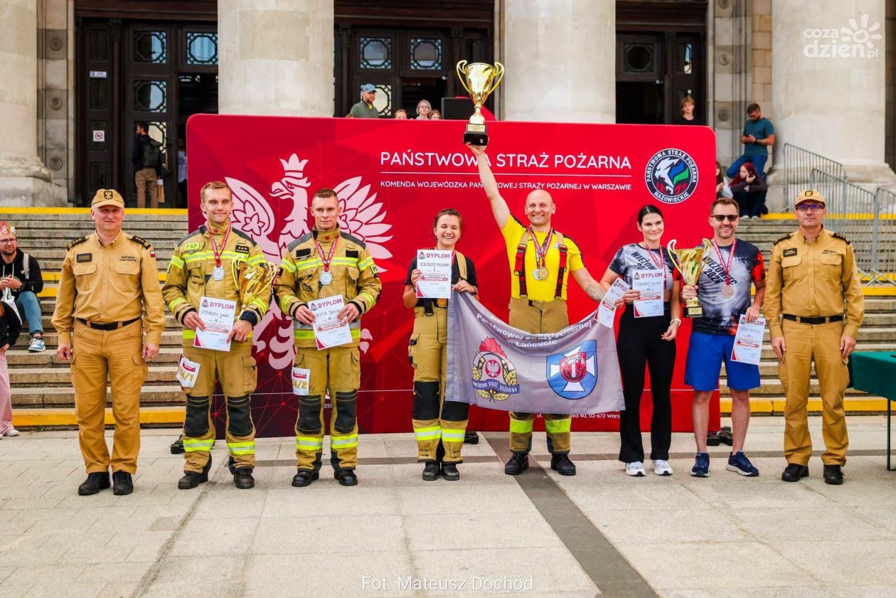 Strażacy z Podkarpacia najlepsi w Polsce. Pokonali 30 pięter w pełnym ekwipunku
