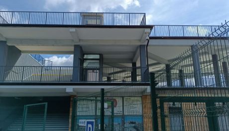 Sandomierski stadion uratowany przed zamknięciem. Trwa remont budynku przy ulicy Koseły