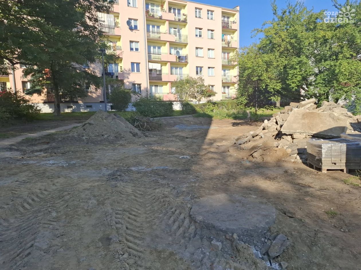 Około 30 nowych miejsc parkingowych powstanie przy ulicy Słowackiego w Sandomierzu