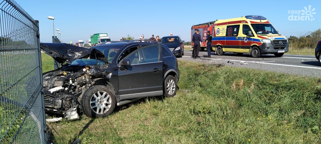 Zderzenie trzech samochodów na DK9 w Łoniowie. Droga zablokowana