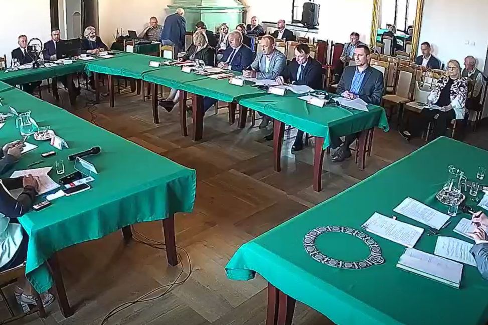 Spór o bezpłatny basen w Sandomierzu. Radni pytali o koszty, prawo i źródła finansowania