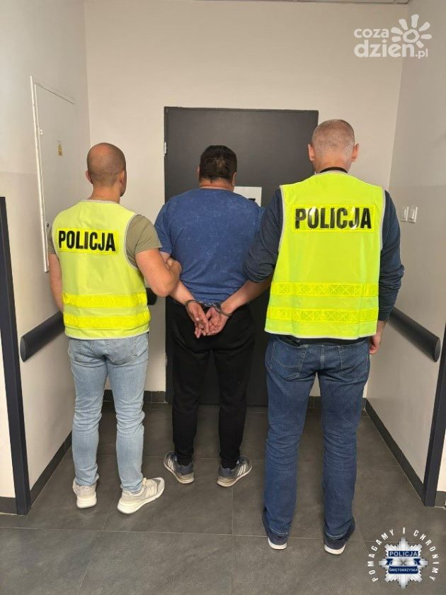 Chciał uniknąć mandatów i zaproponował policjantom 200 złotych. 53-latek z zarzutem korupcyjnym