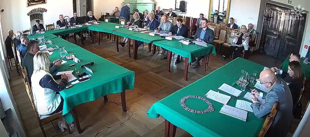 Spór o bezpłatny basen w Sandomierzu. Radni pytali o koszty, prawo i źródła finansowania