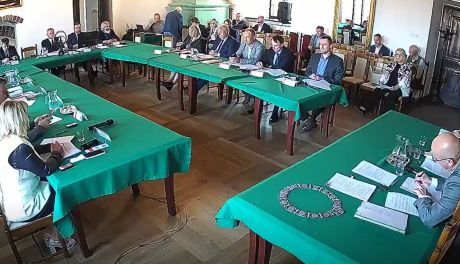 Spór o bezpłatny basen w Sandomierzu. Radni pytali o koszty, prawo i źródła finansowania