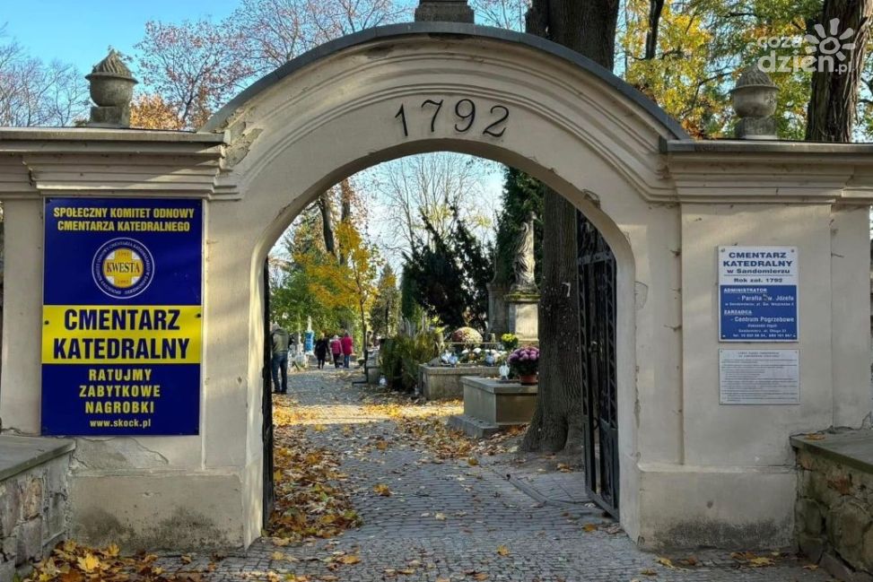 Kolejne zabytkowe nagrobki zostaną odnowione. Miasto przekazało 30 tys. zł dotacji