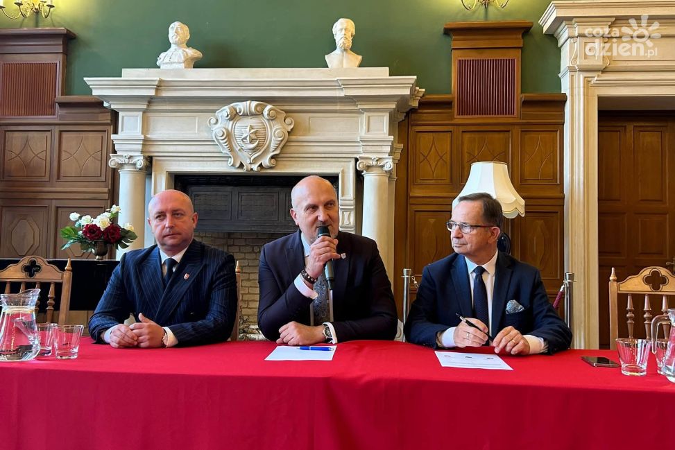 Samorządy trzech województw chcą rozwijać kolej. Sandomierz ma zyskać nowe połączenia