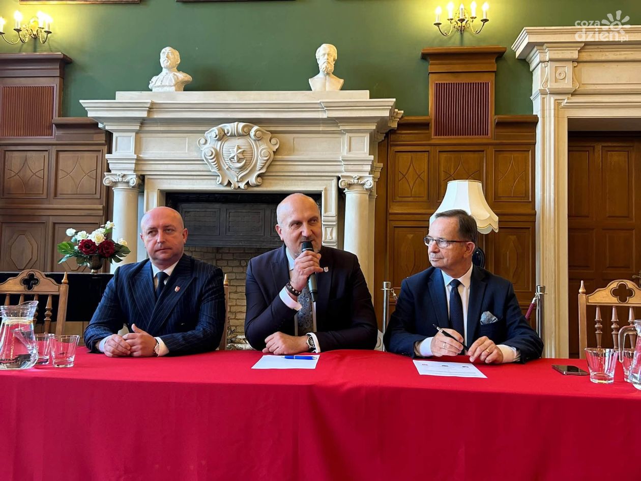 Samorządy trzech województw chcą rozwijać kolej. Sandomierz ma zyskać nowe połączenia